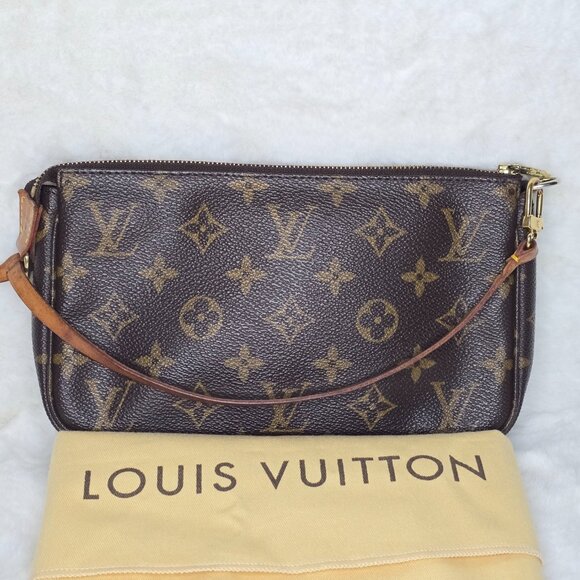 LOUIS VUITTON Monogram Pochette Accessoires - Picture 11 of 12